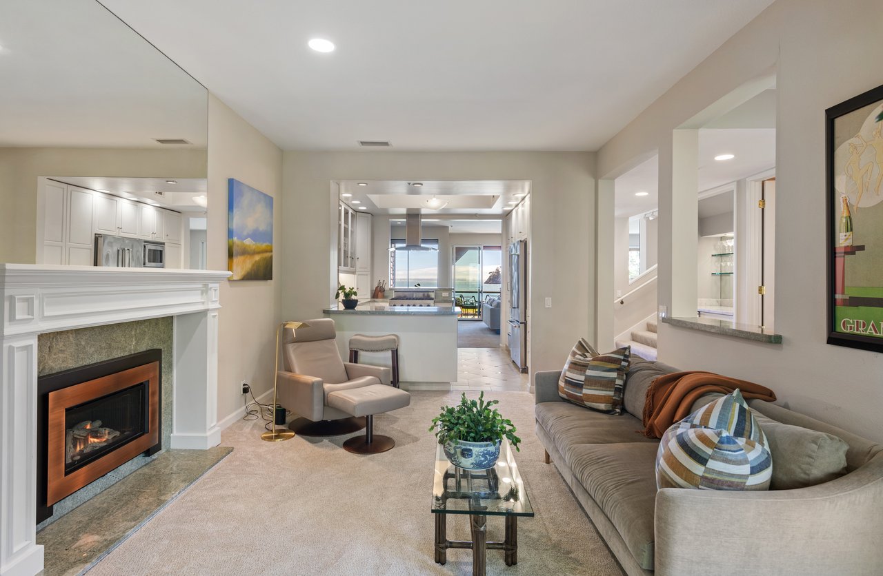 Luxury Condo with Sweeping Bay Views