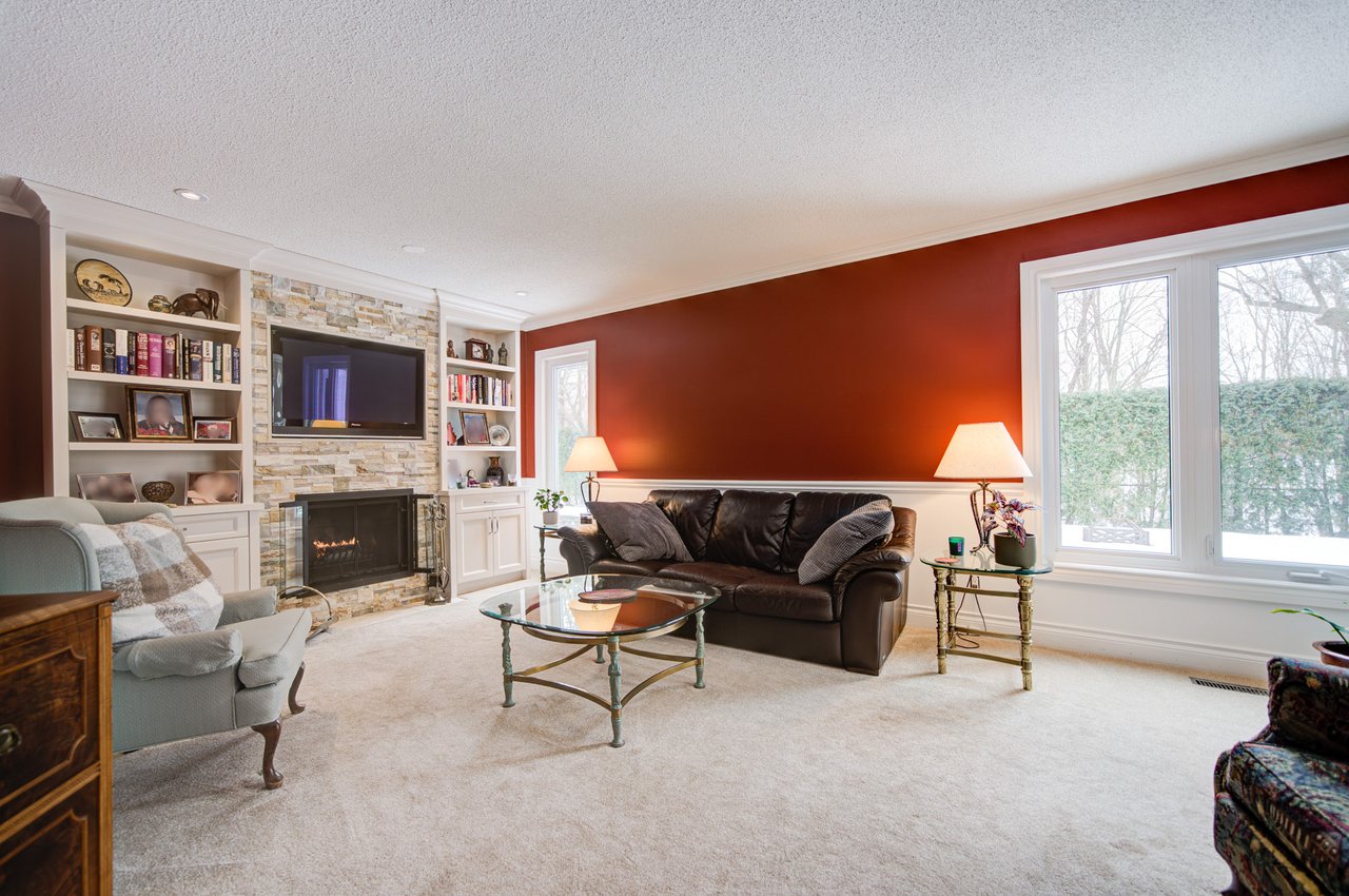 1296 Mapleridge Cres