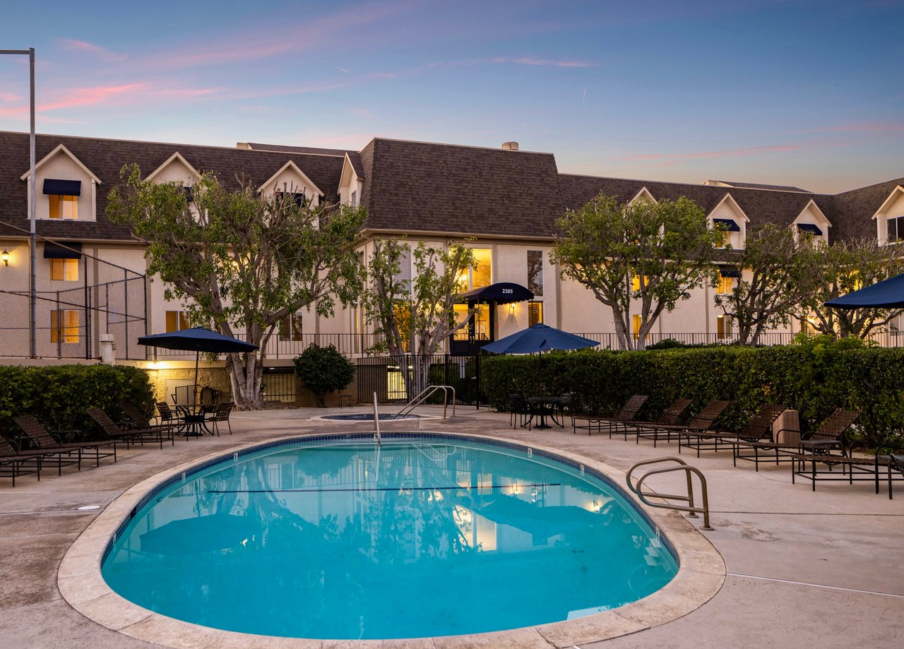 2385 Roscomare Rd Unit: D3, Bel Air 