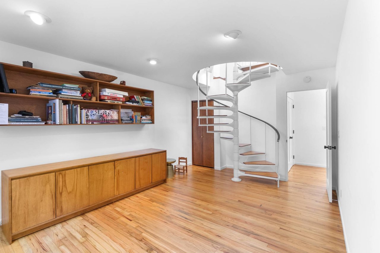 42 DAVIS DR