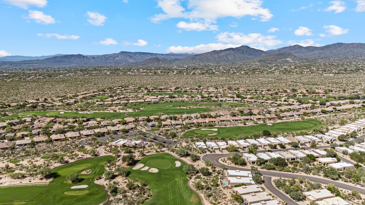 9812 E ROADRUNNER Drive