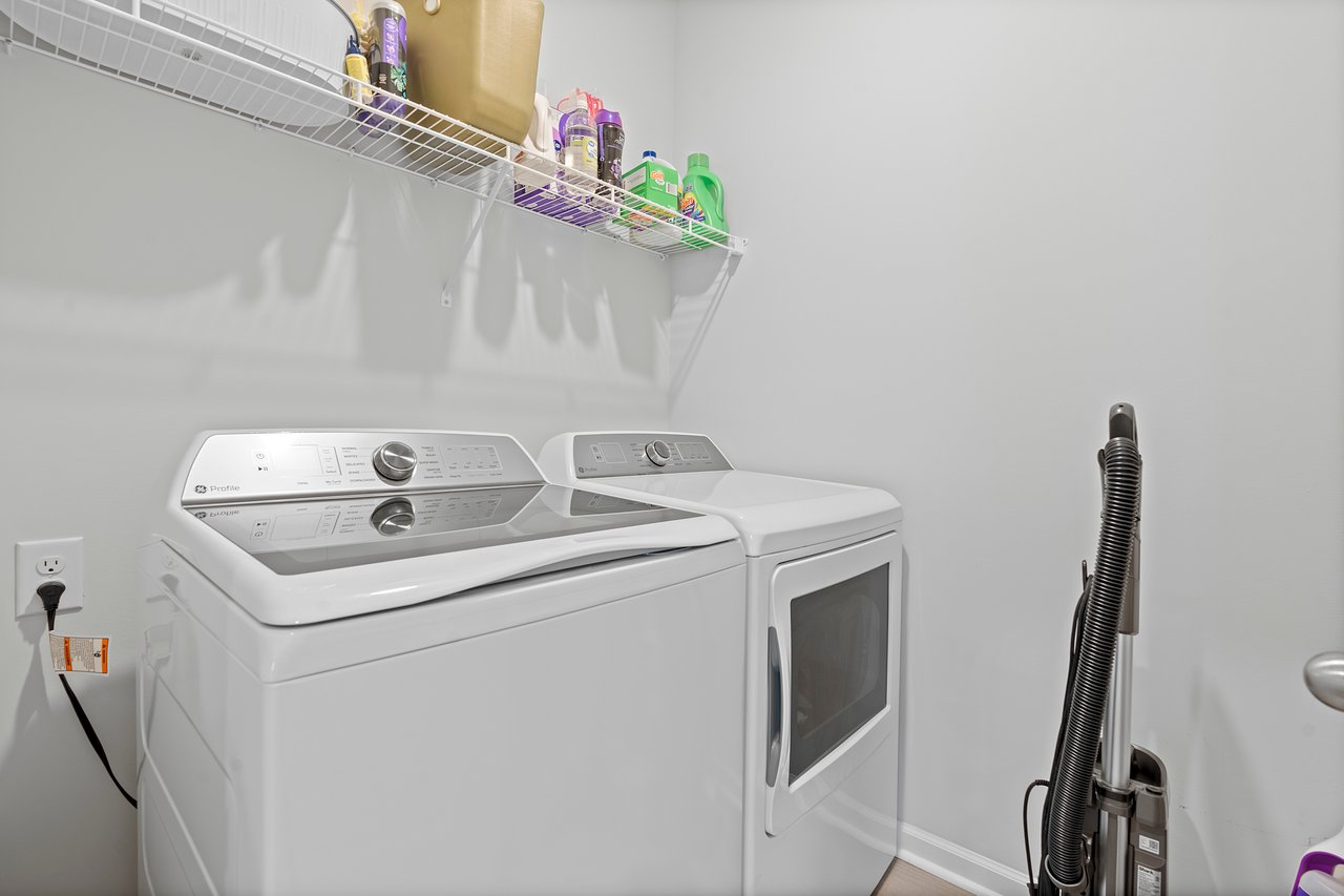 4 BEDROOMS!! Open floor plan and Fenced in back yard!!