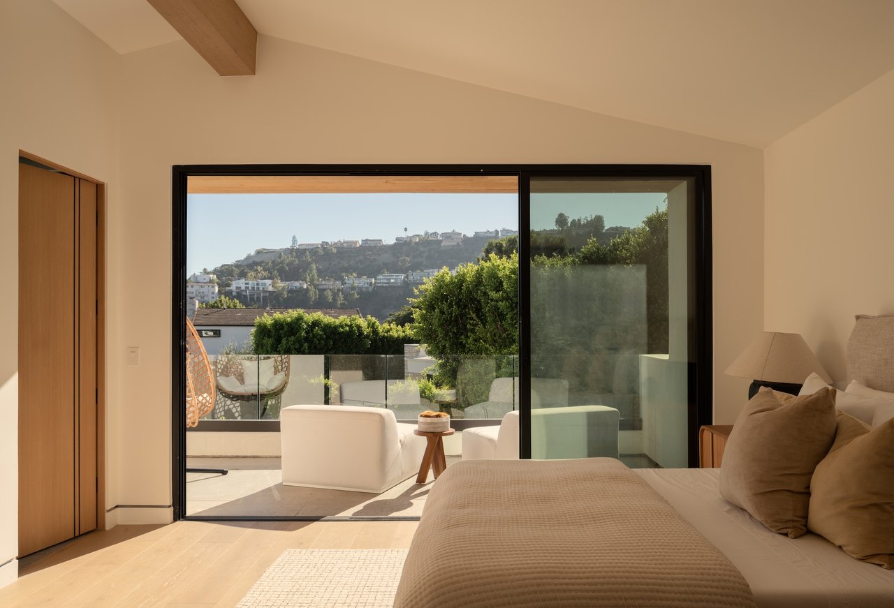 quintessential Hollywood Hills