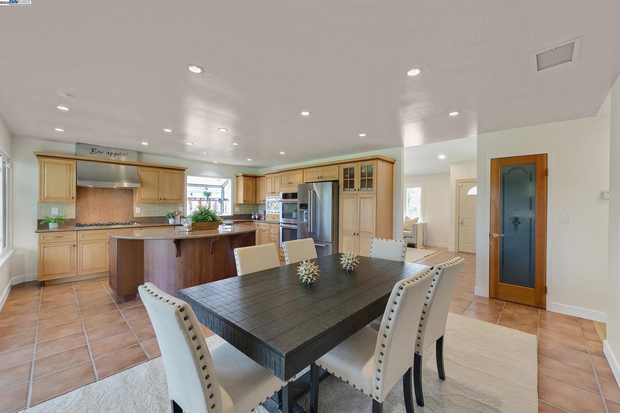 3245 Trafalgar Rd