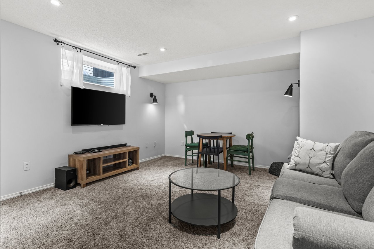 218 Coville Circle NE