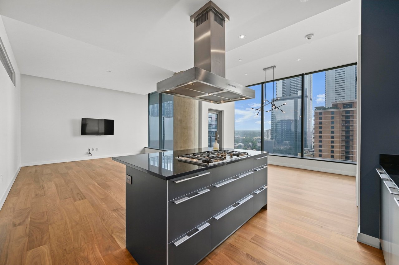 210 Lavaca St#2011