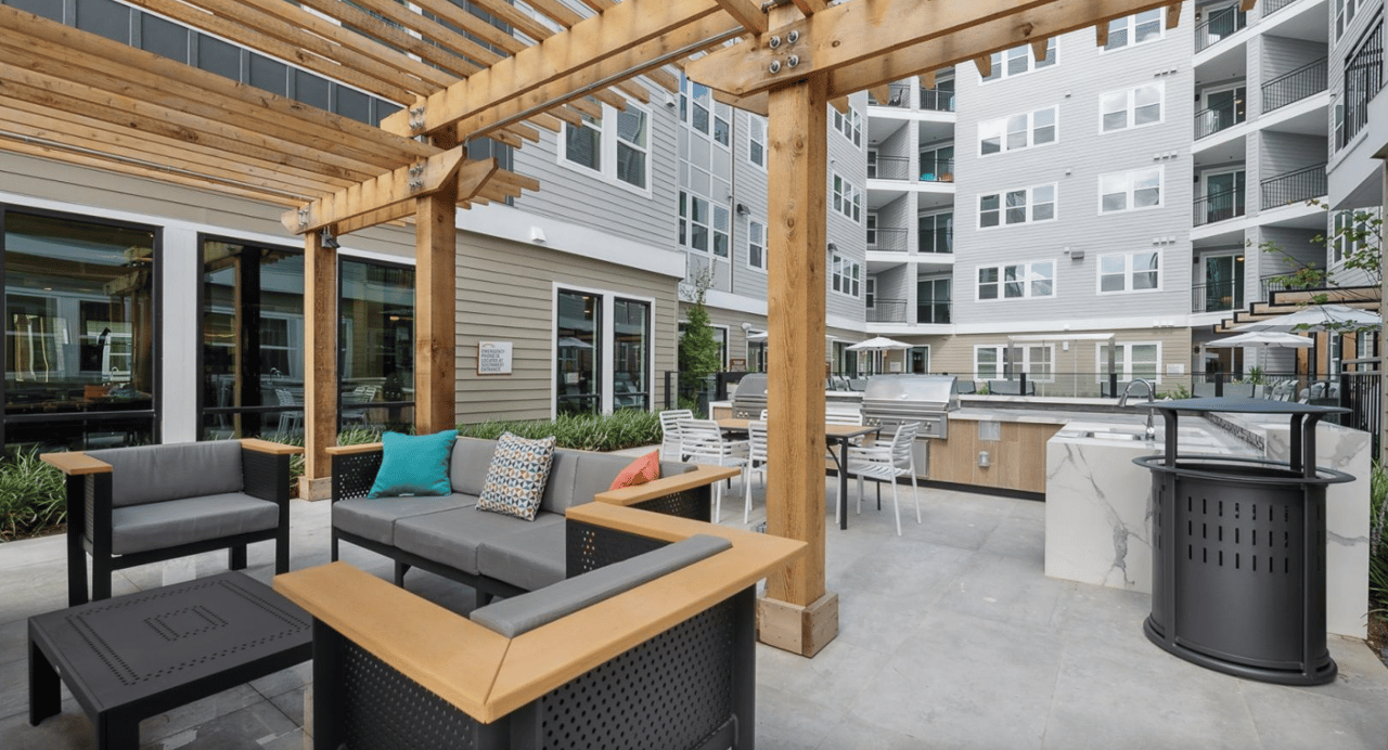 Up to 10 weeks free base rent & $1,000 gift card