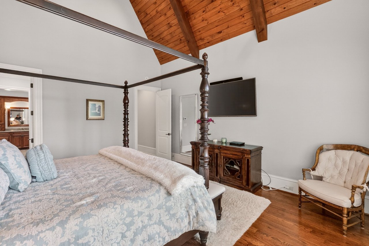 Private Exclusive Listing