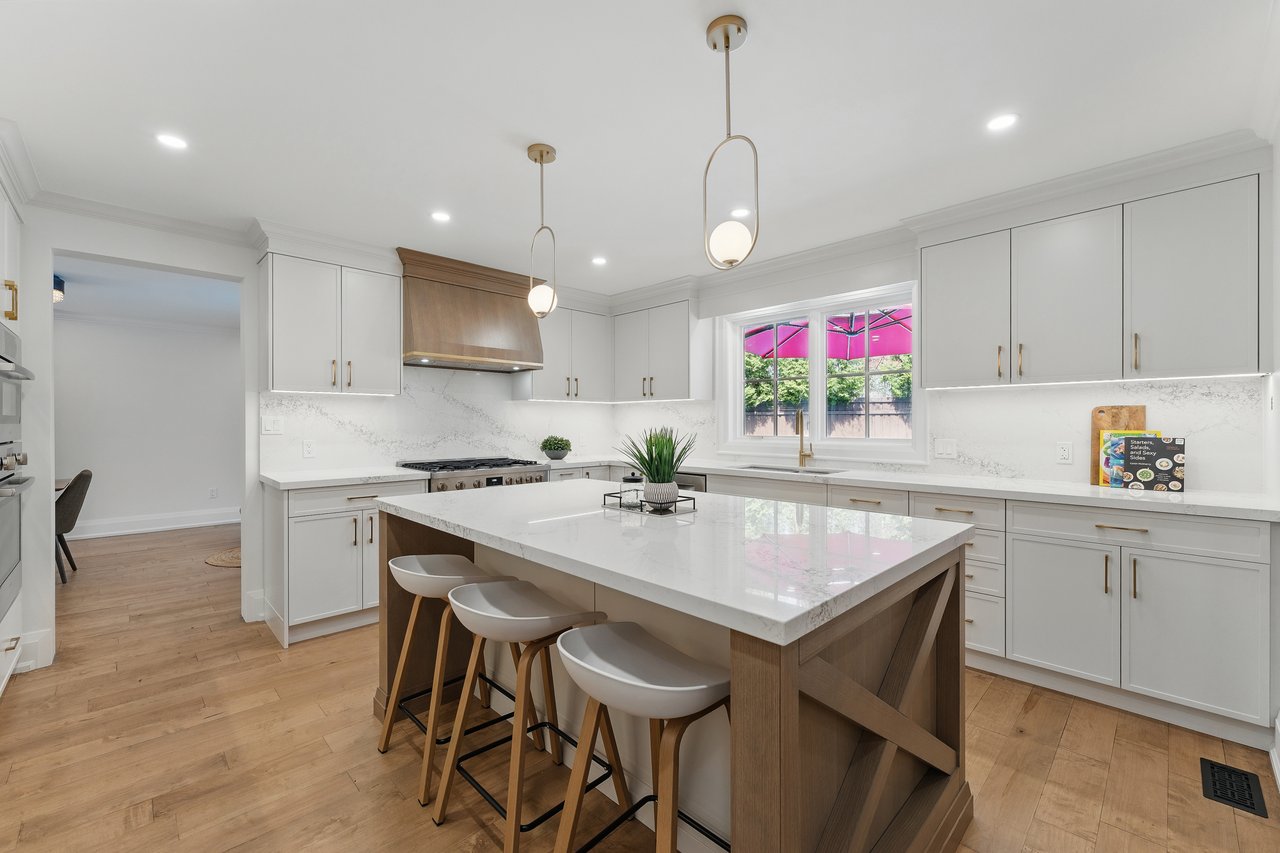 1543 Point-O-Woods Road