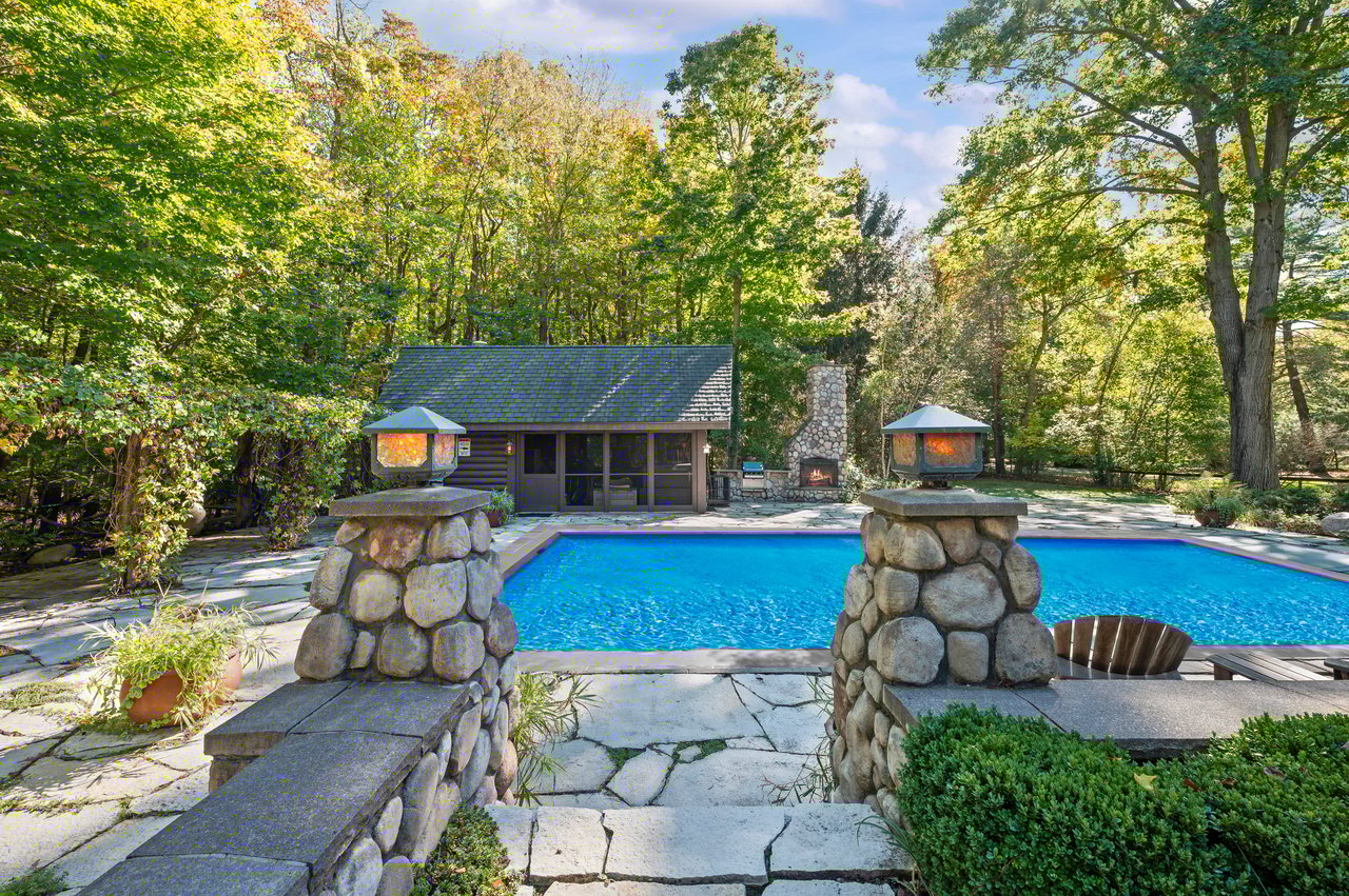 14657 Lakeshore Road