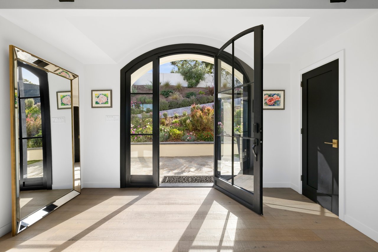 15438 Mulholland Drive
