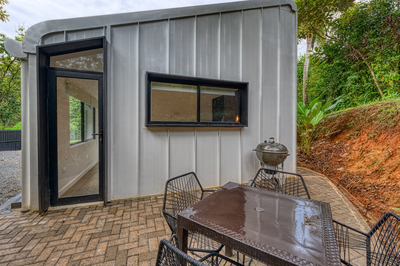 Modern Eco Villa in Central Uvita Only 5 Minutes from Surf Beach