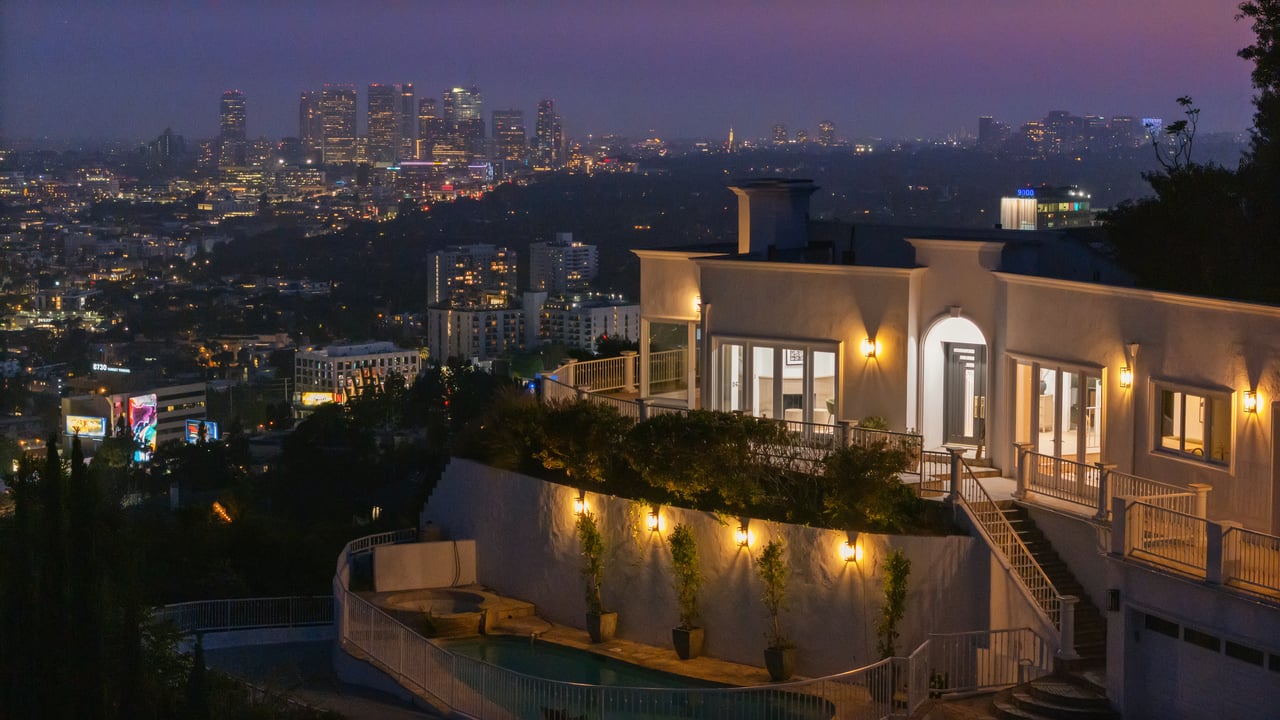 8527 Hedges Way, Sunset Strip