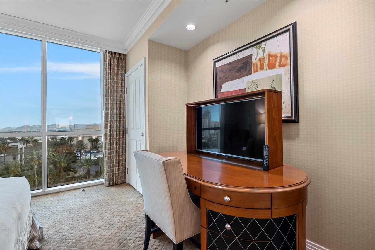 125 East Harmon Avenue 3520