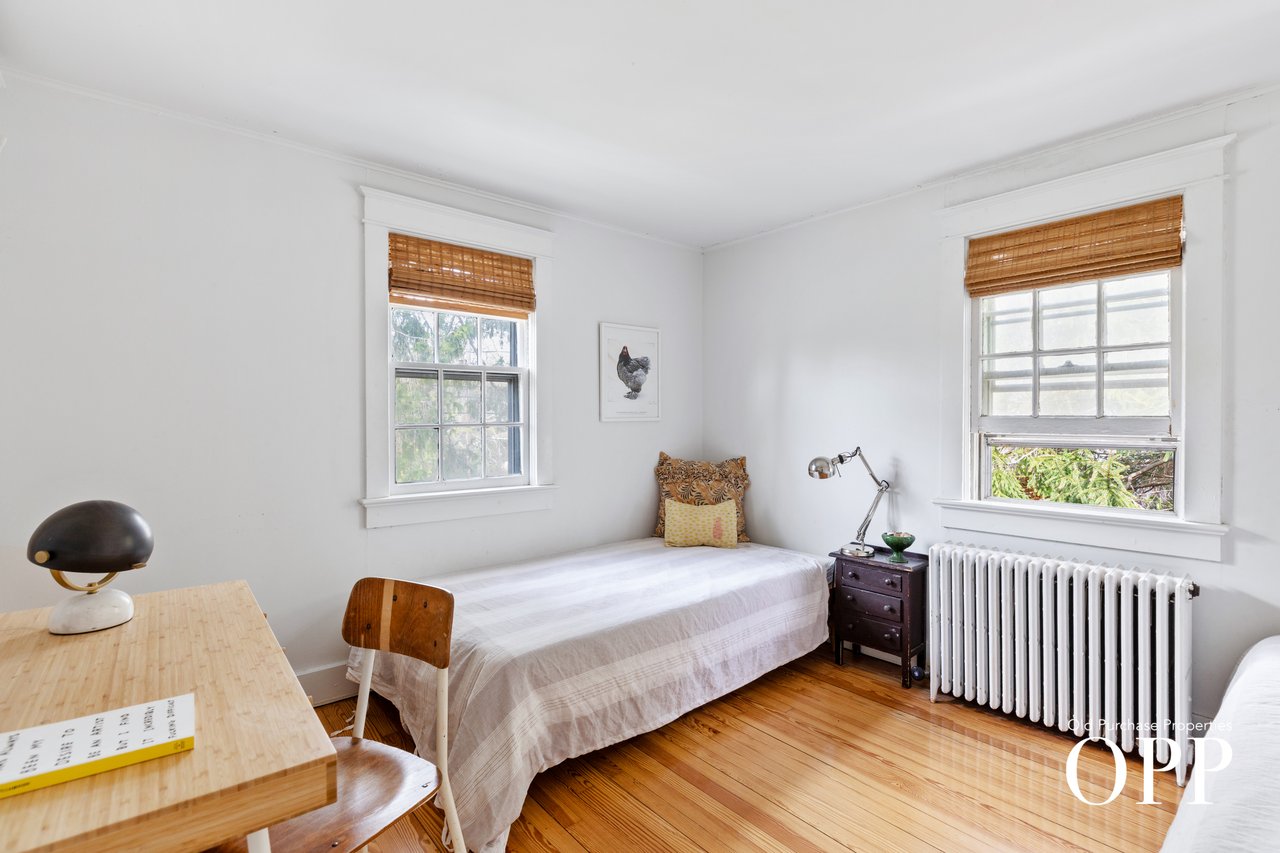 Early Bellport Charm Close to Everything