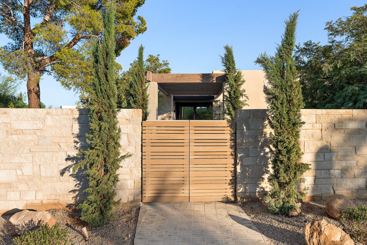 6135 N 51st Place