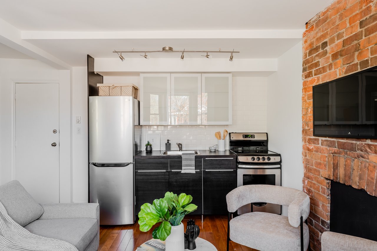 389 Woodbine Ave