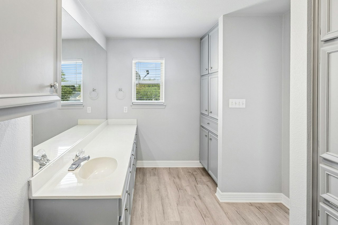 Horseshoe Bay Condo Just Listed!
