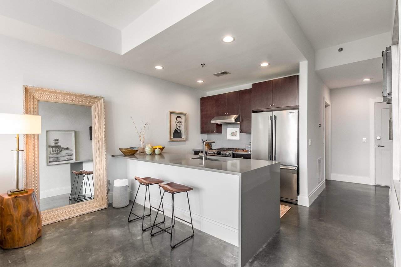 905 Juniper Street NE Unit 704