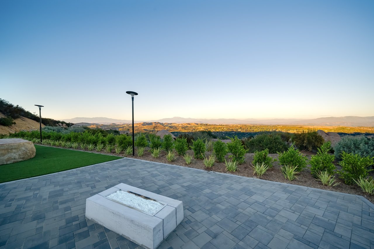 41612 Avenida de Encanto