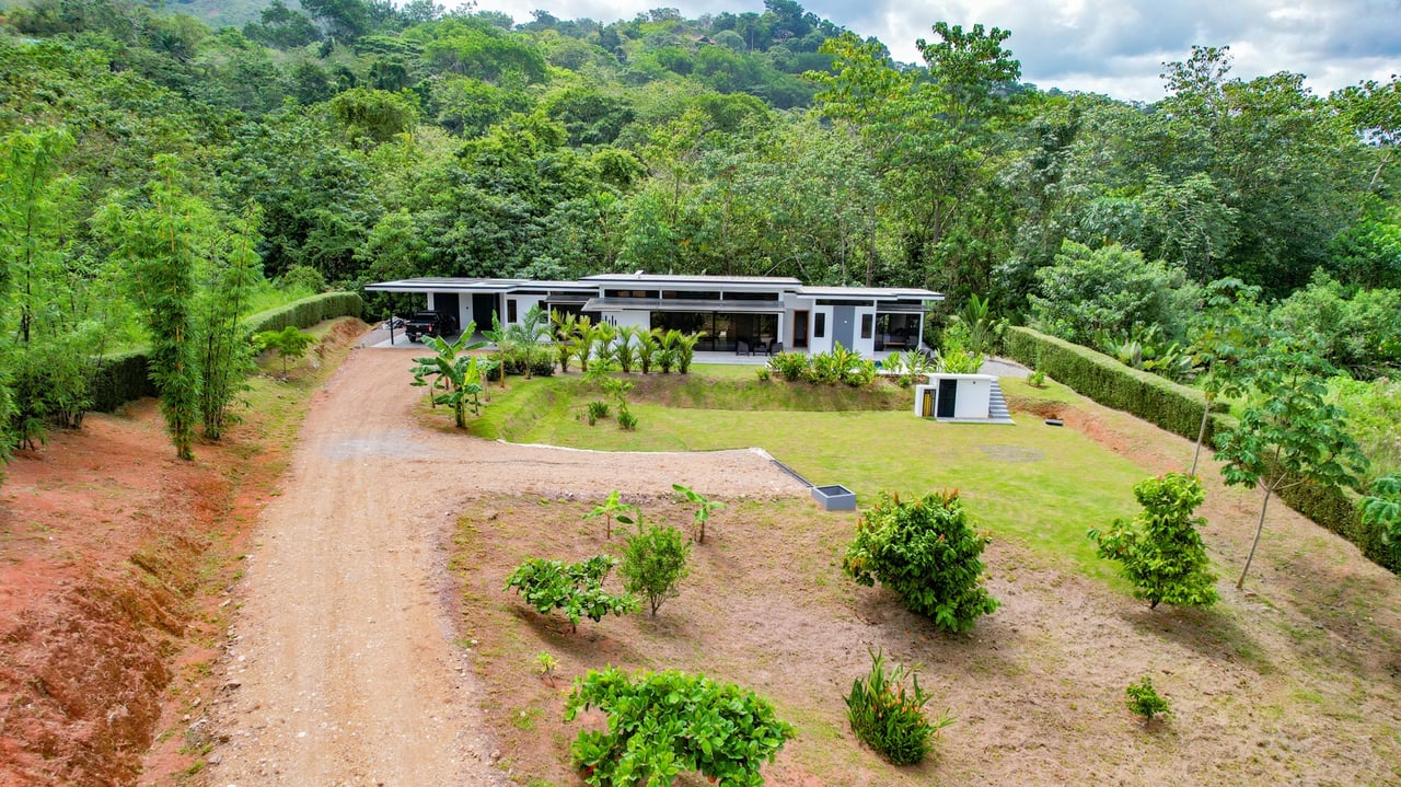 Private Modern Home in Ojochal, Costa Rica with Heated Saltwater Pool & Solar Backup