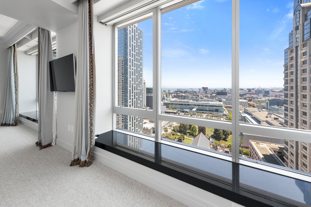 Glass-Walls and Panoramic Views