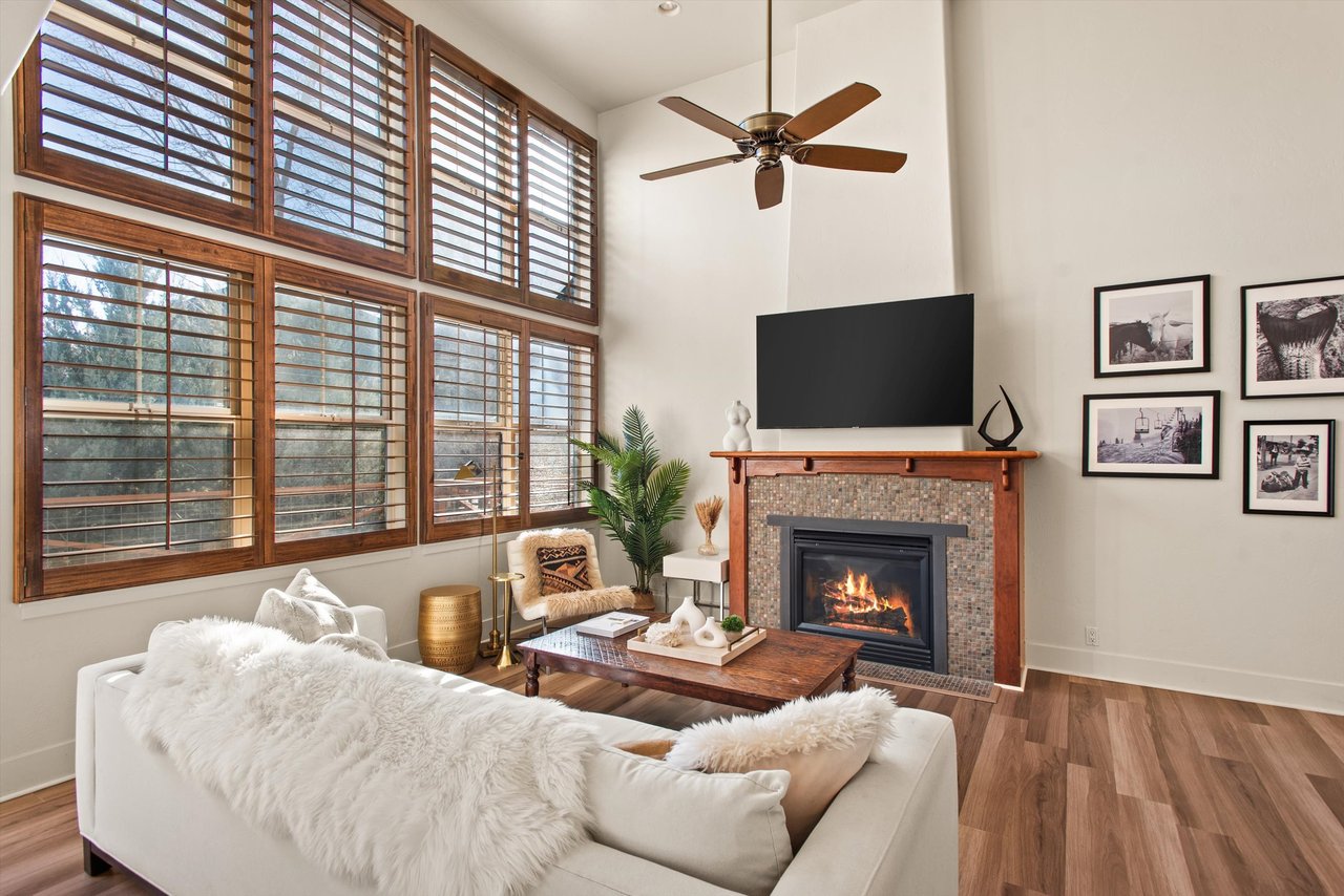 Bright and Stylish Townhome in the Heart of Willits