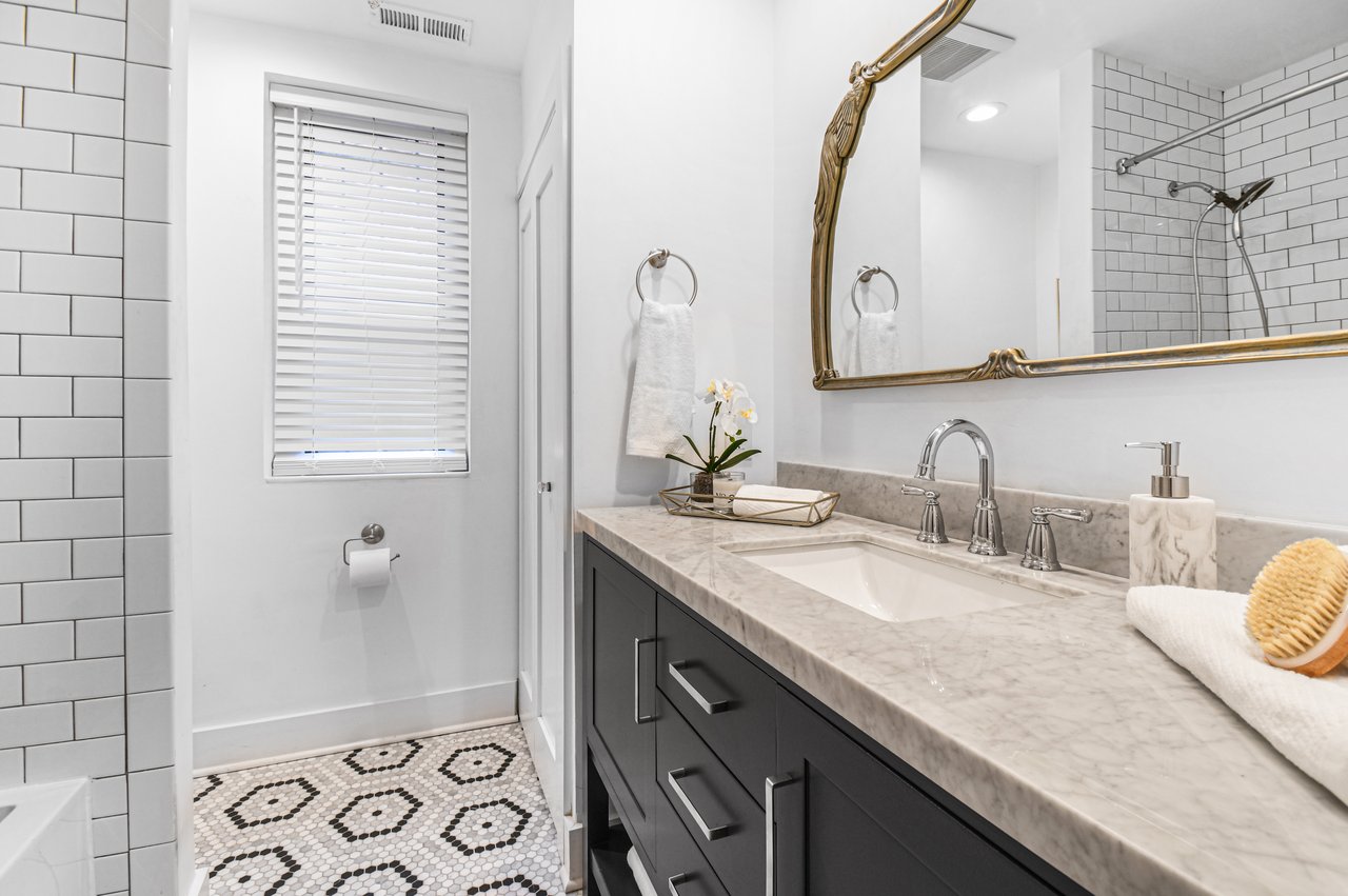 2013 Columbia Rd Unit E