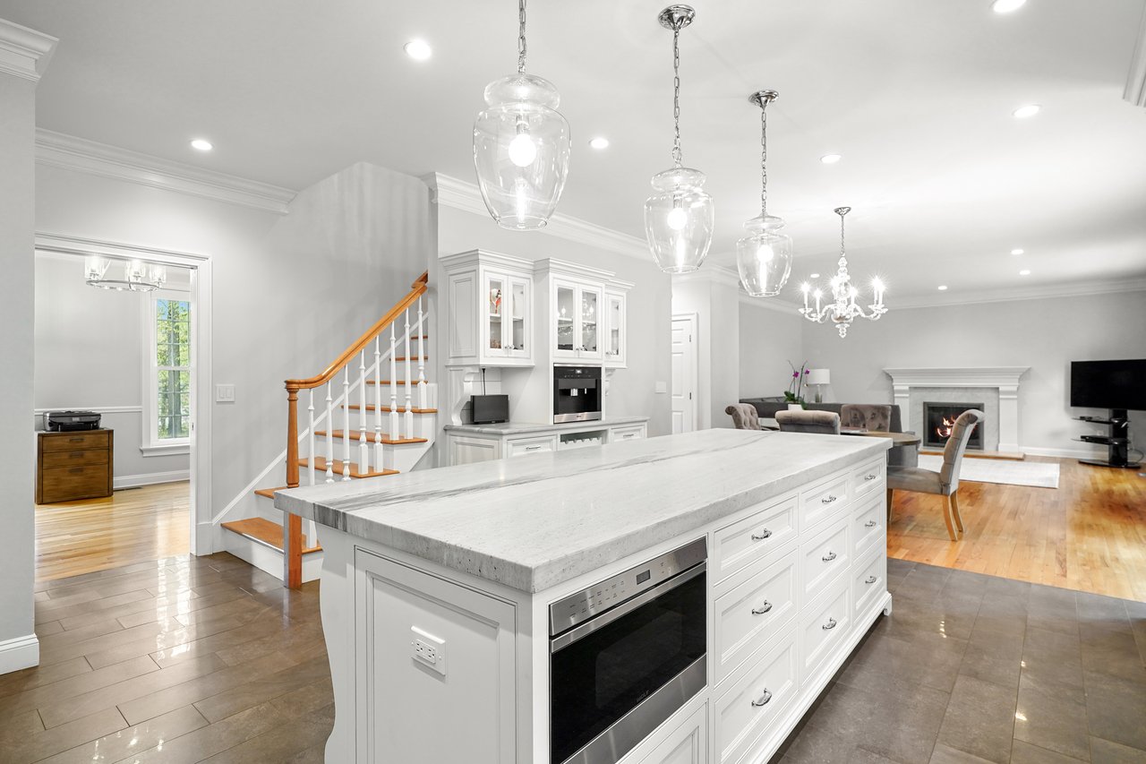 18 N Nabby Rd, Danbury, CT 06811