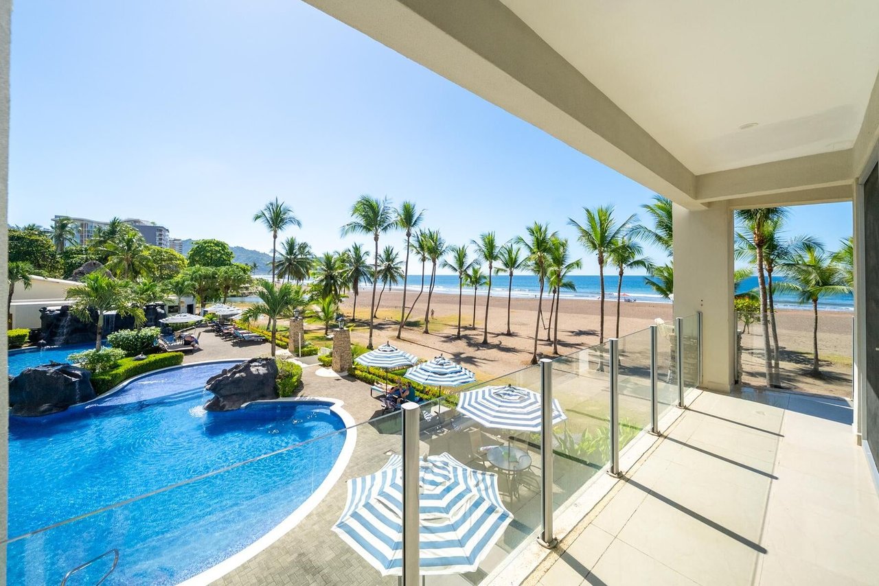 Remodeled Beachfront Condo, Jaco, Puntarenas