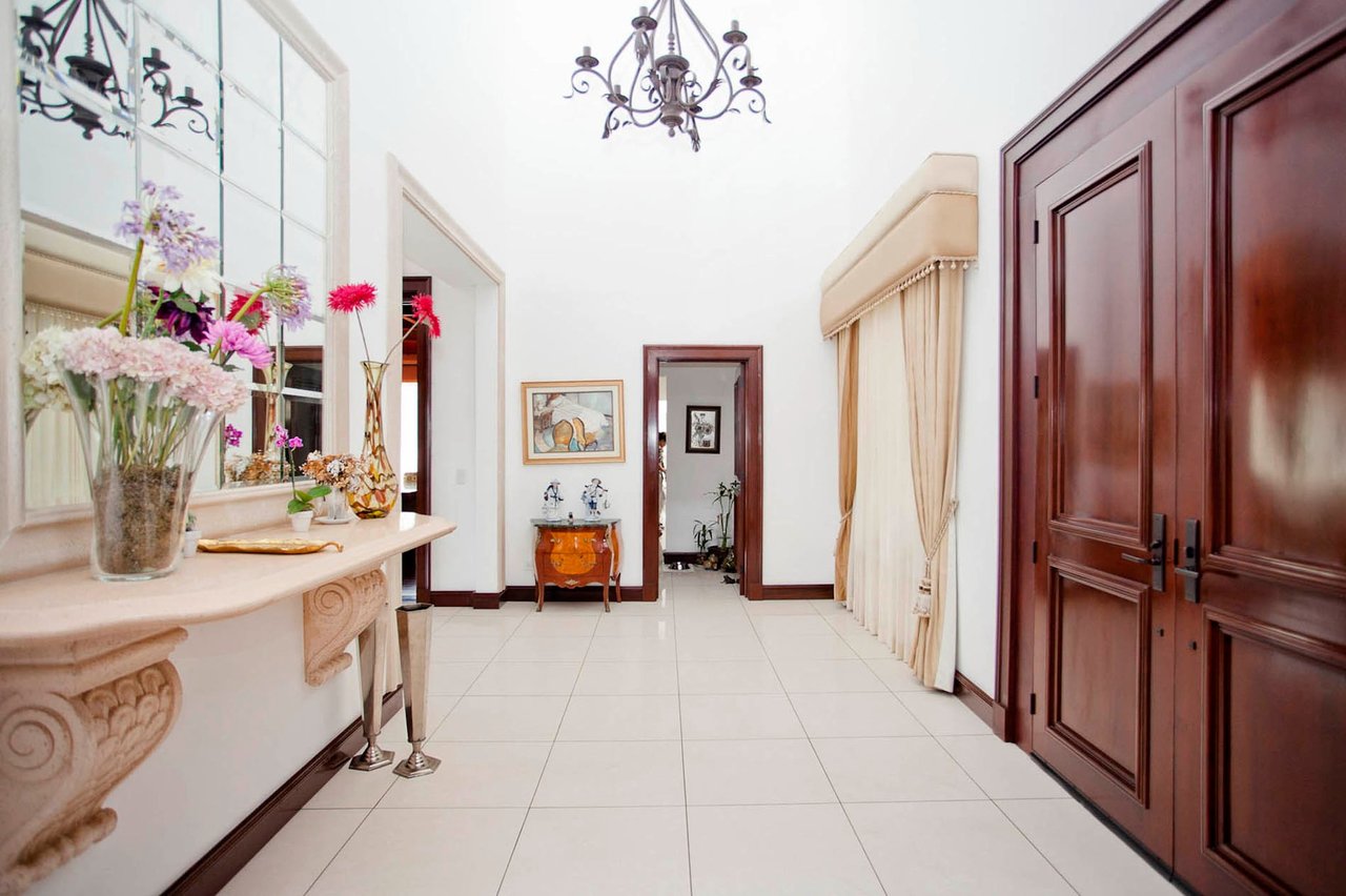 Classic Colonial Garden Estate, Curridabat, San Jose