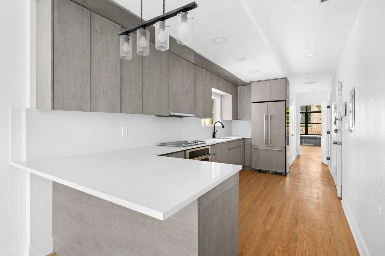 33 W 9TH Street
