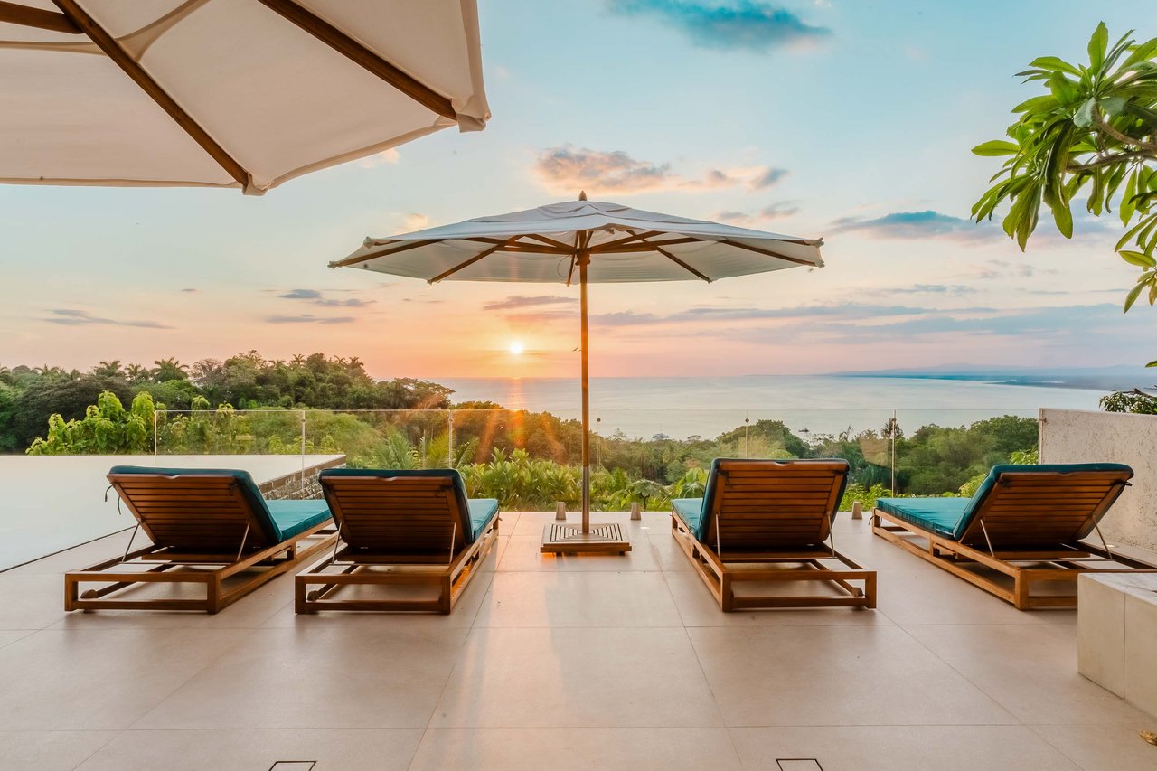 Casa Nola, Luxury Villa in Gated Community La Reserva