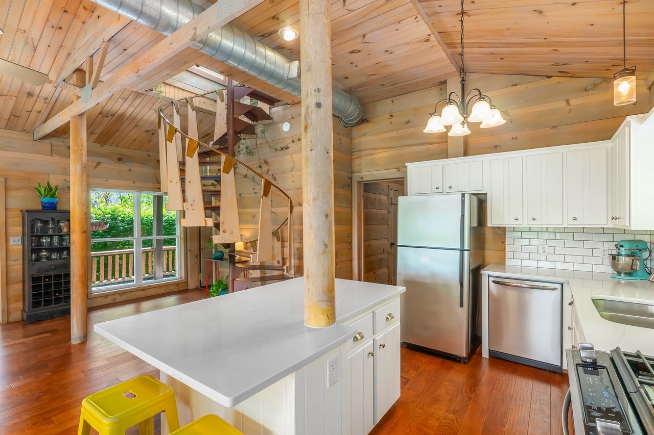 438 PALMETTO DR