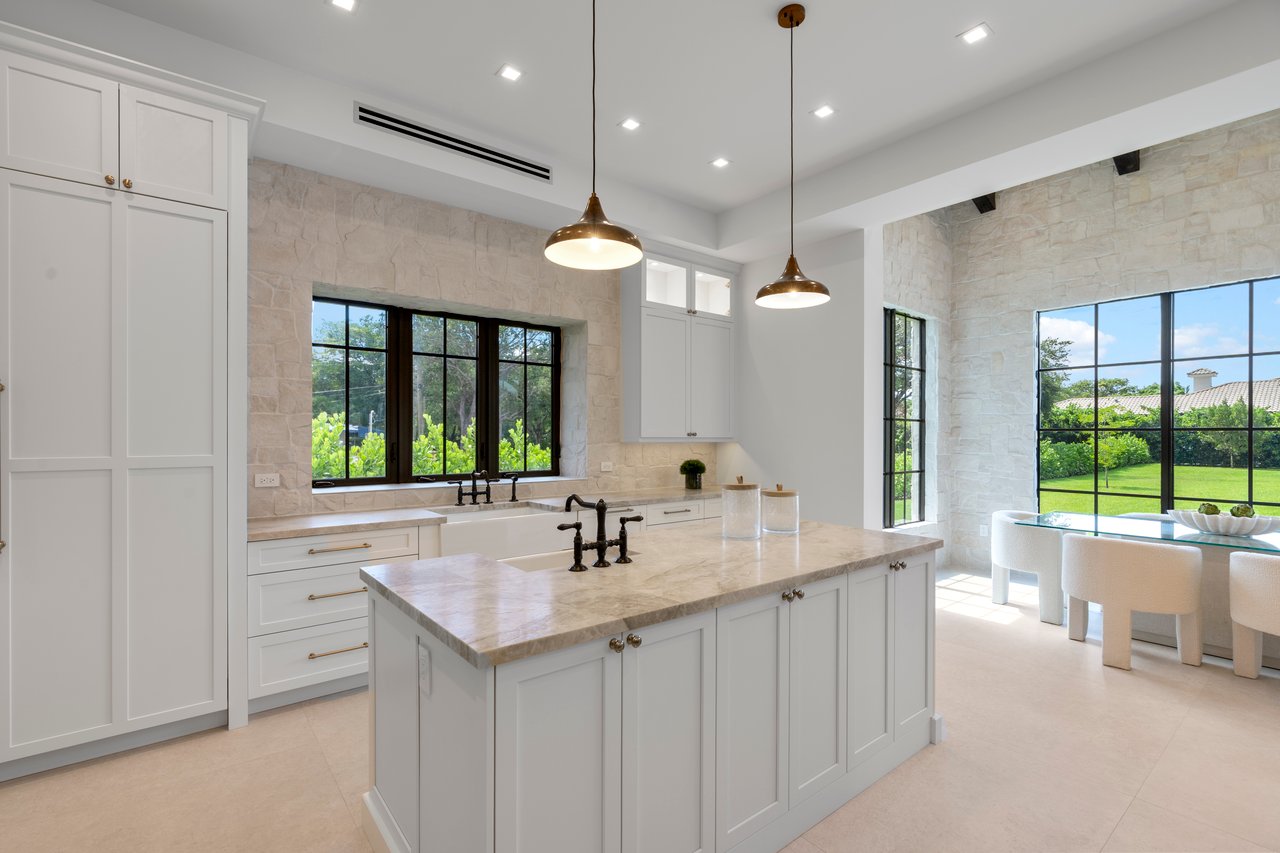 Beautiful Modern Farmhouse in Glenvar Heights