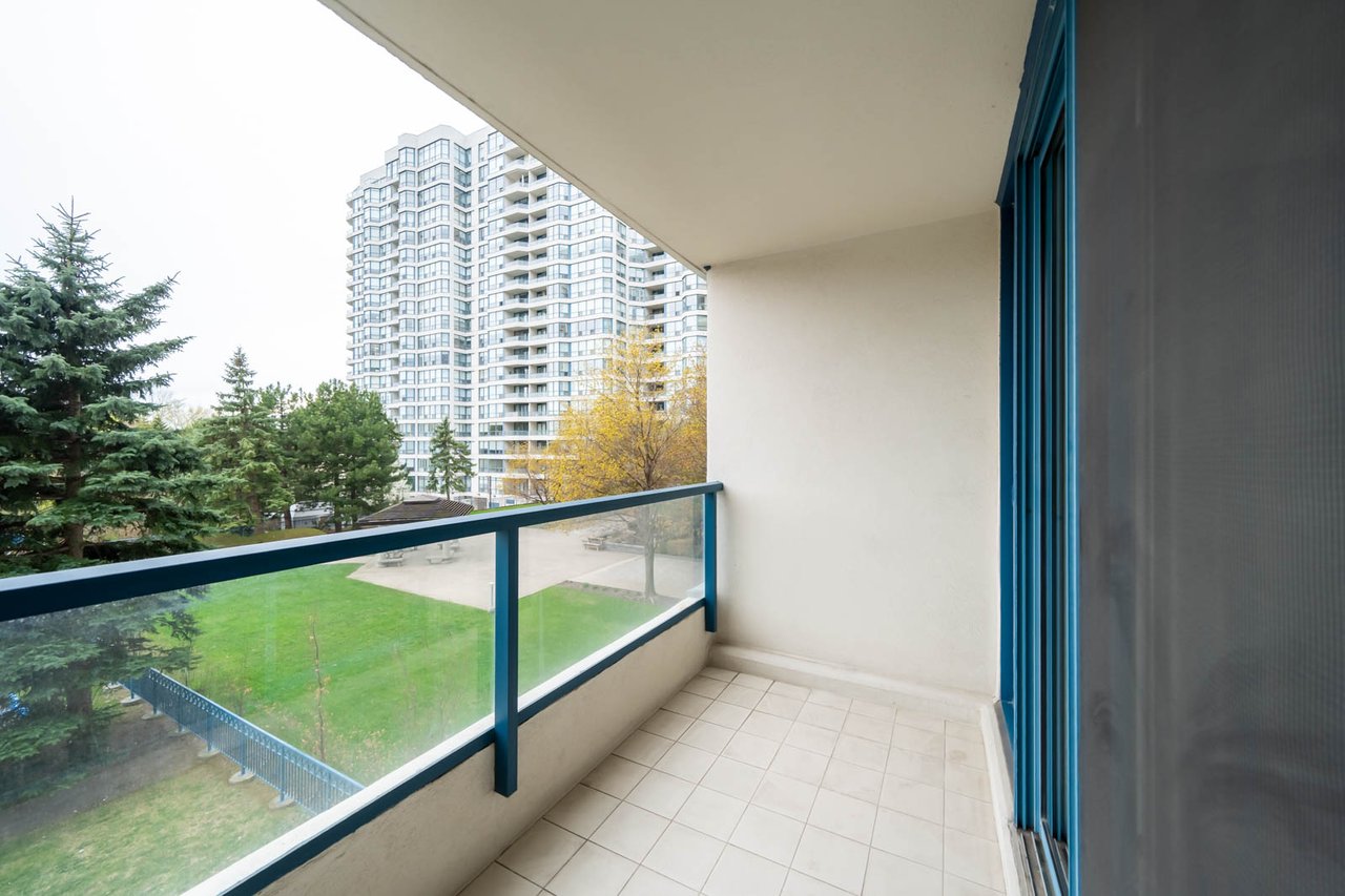 301-7300 Yonge Street 