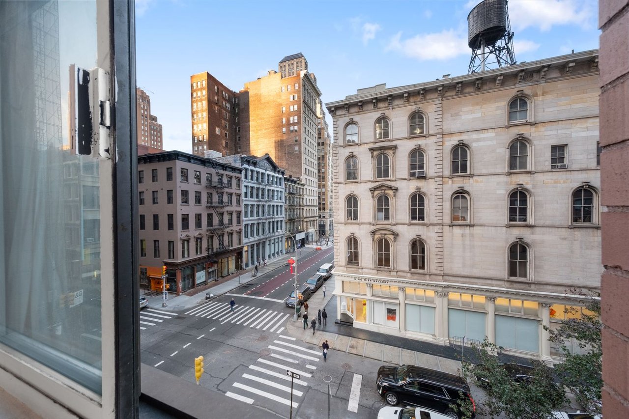 Condo building 376 Broadway Manhattan New York, sold apartment 4F by The Parviz Team at Compass.