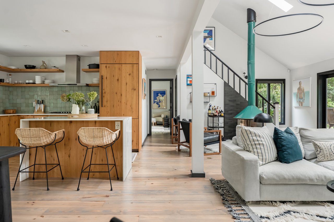 26 Harbor View Dr., East Hampton
