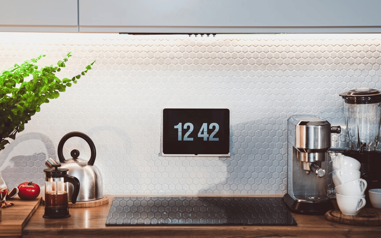 The Rise of Smart Home Technology in Corona del Mar Estates