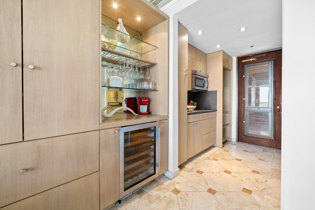 797 Crandon Boulevard Cab 101