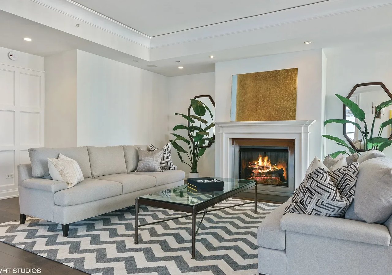 11 E Walton St APT 3201