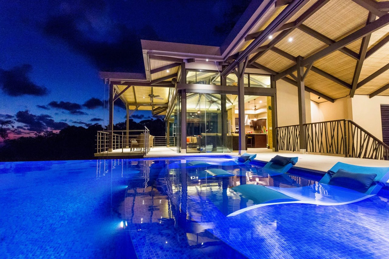 Vista Hermosa, Lucrative Contemporary Estate