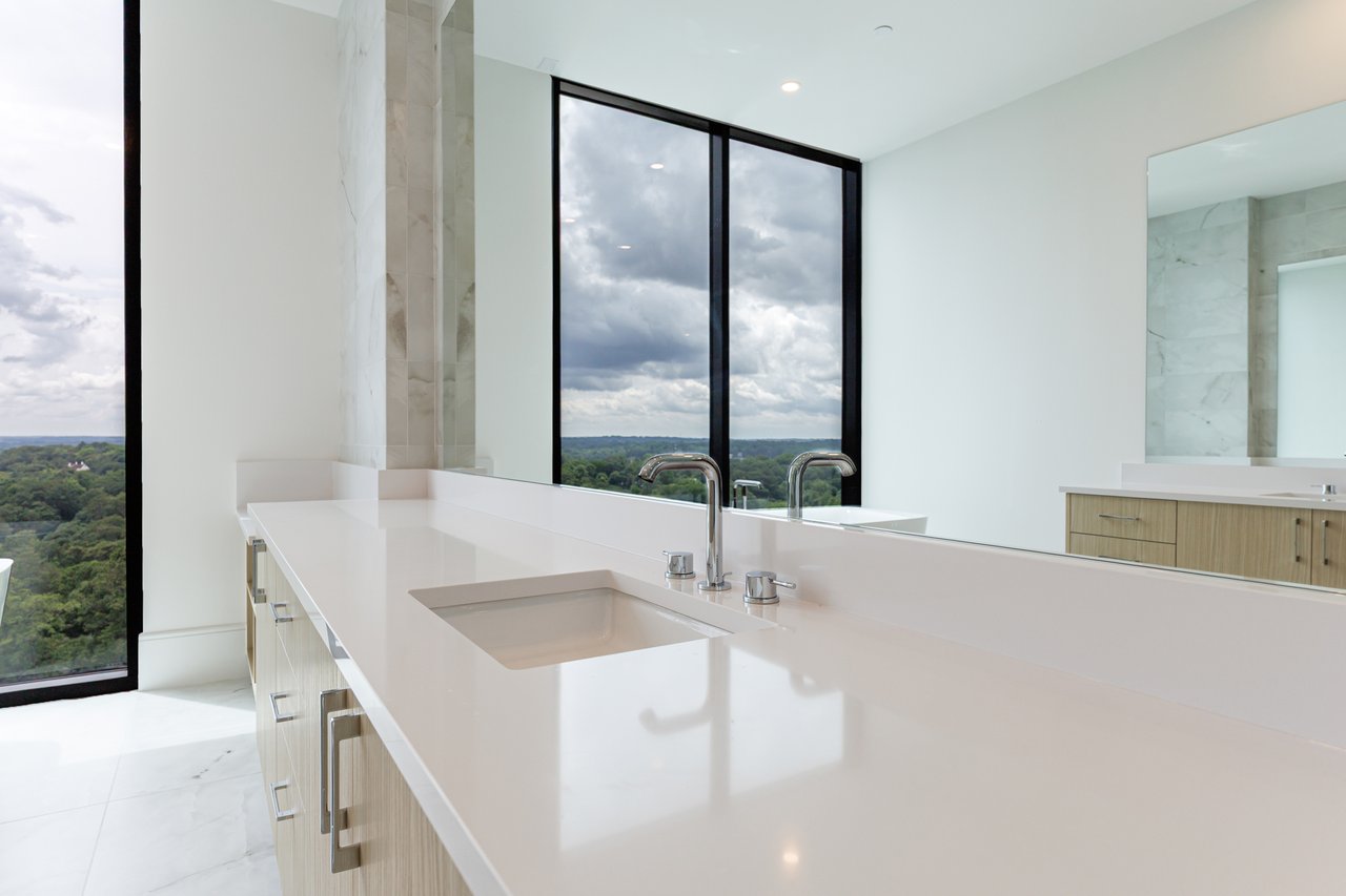 2425 Peachtree Road Unit 1806