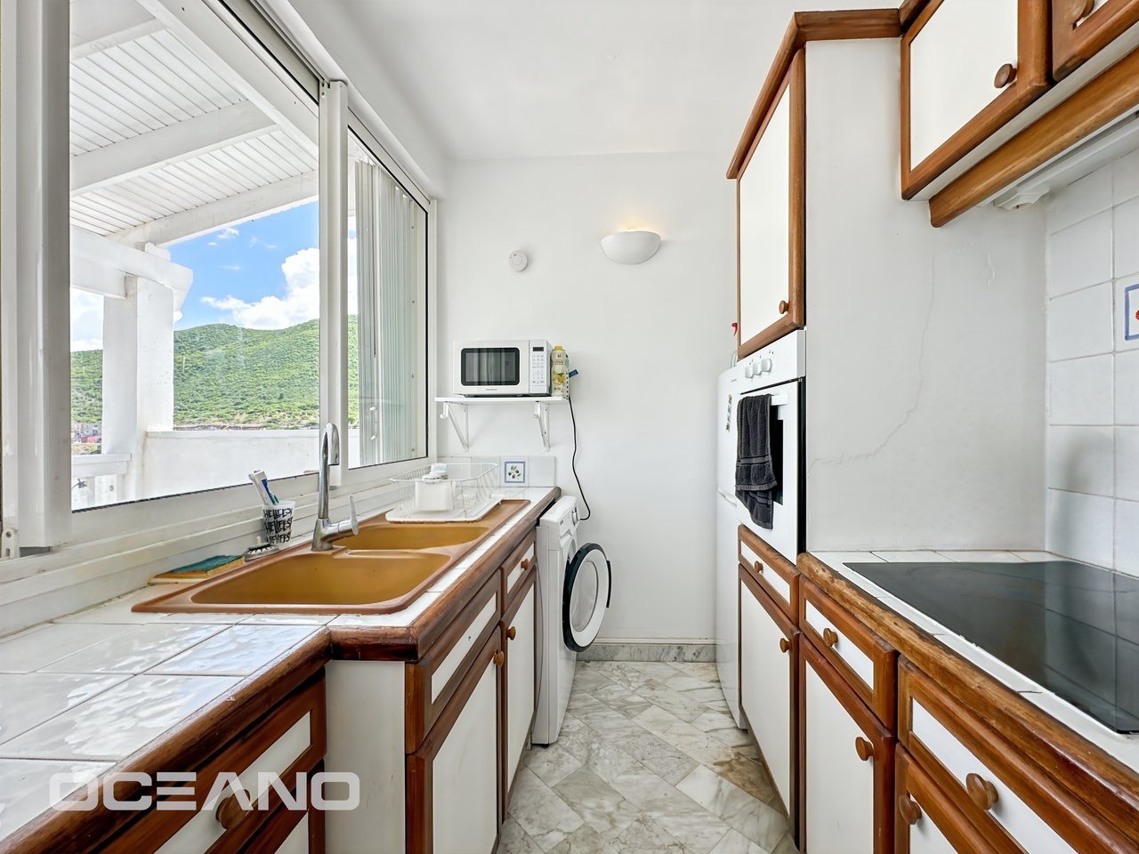 2 bedrooms with a sea view