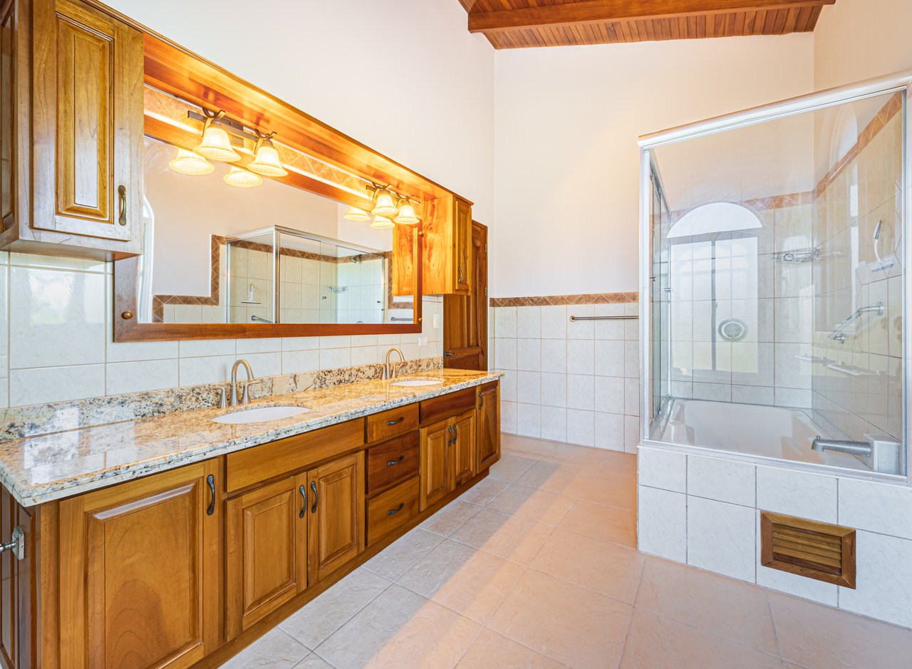 Elegant 3 Bedroom + Office Jungle Home in Puesta Del Sol, Ojochal