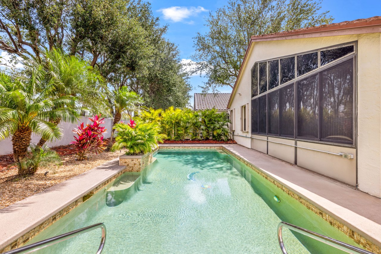 10056 Lexington Cir N