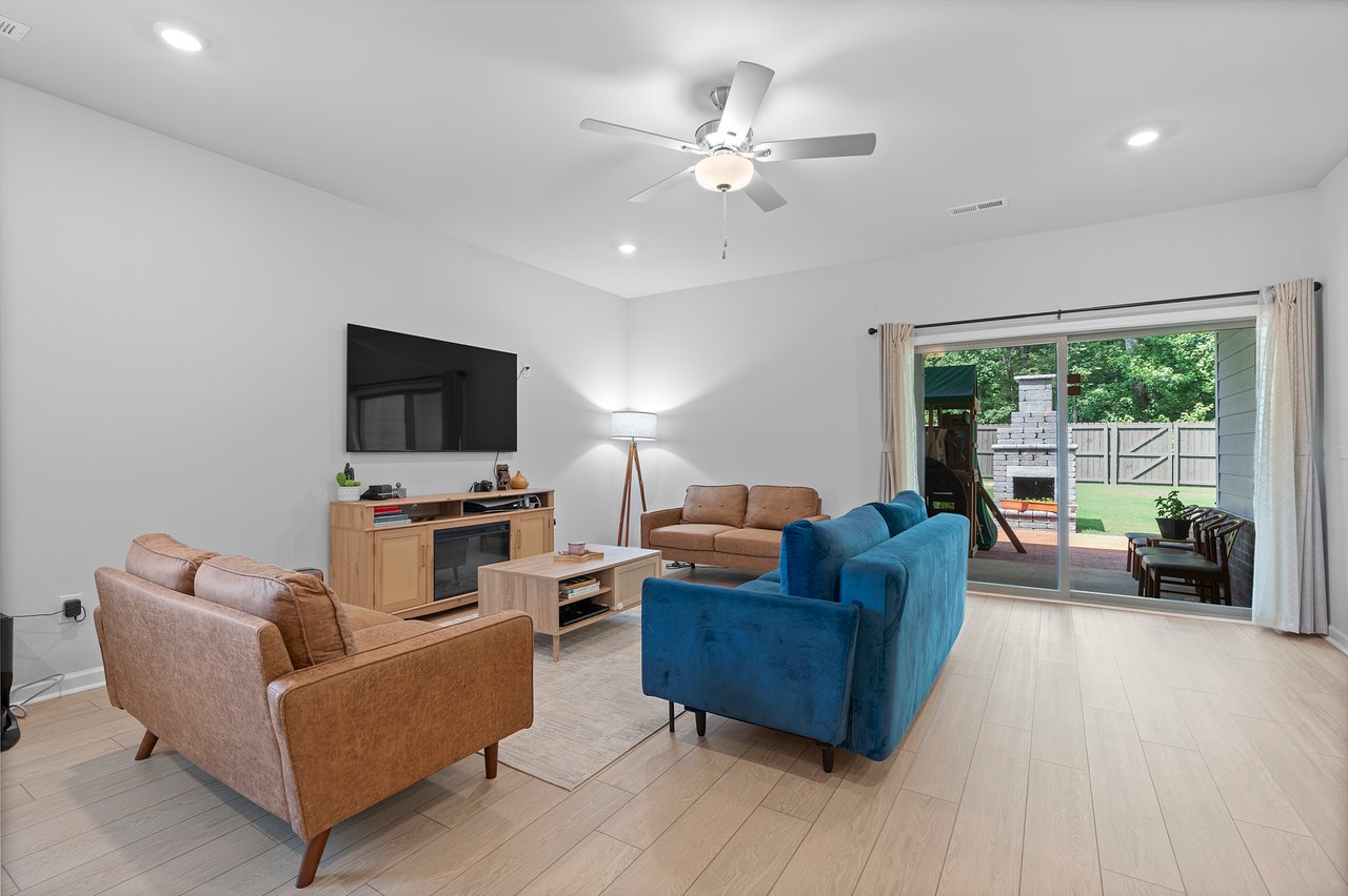 Four Bedrooms, Outdoor Fireplace, Great Location!