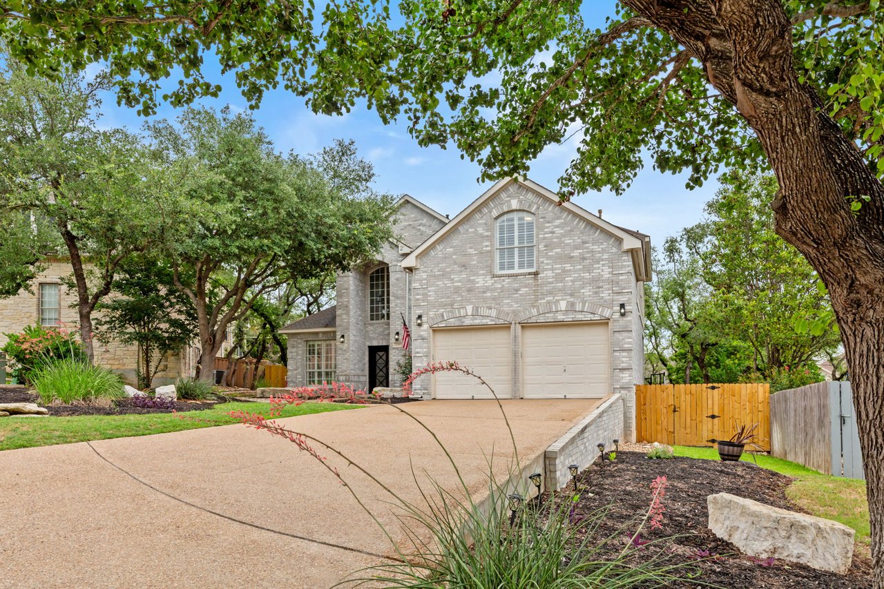 Elegant Cul-de-Sac Retreat in Steiner Ranch with Main-Level Guest Suite