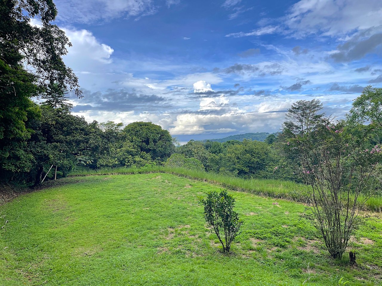 SPECTACULAR MOUNTAIN AND PARTIAL OCEAN VIEW PROPERTY