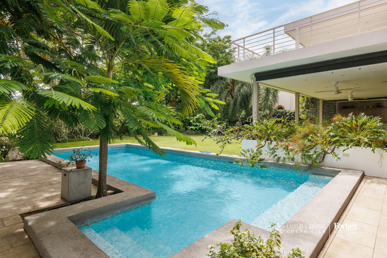 21465 - Modern 6 bedroom house with pool, garden and terrace front golf course
